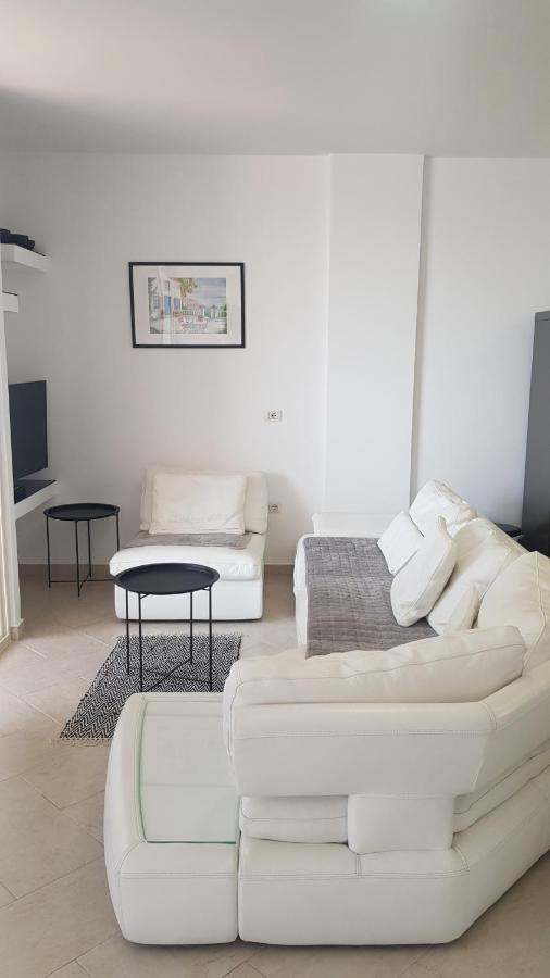 M&I Beach Apartment With Sea View Δυρράχιο Εξωτερικό φωτογραφία